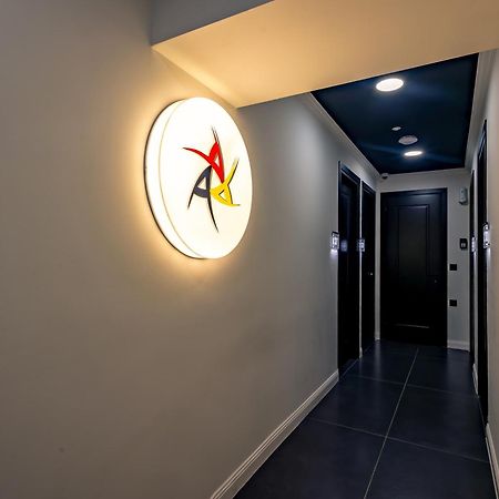 Triple A @ Trendy Psiri - Art & Nightlife Aparthotel เอเธนส์ ภายนอก รูปภาพ