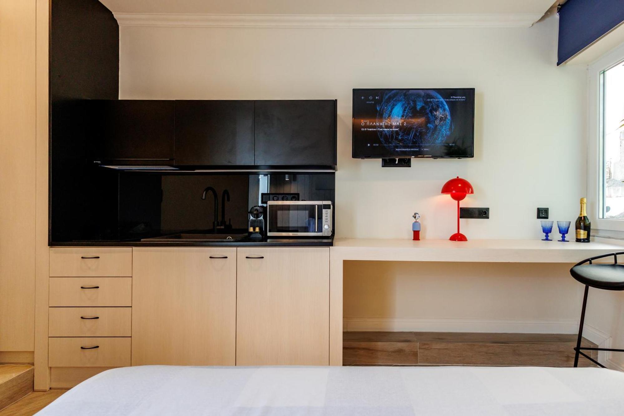 Triple A @ Trendy Psiri - Art & Nightlife Aparthotel เอเธนส์ ภายนอก รูปภาพ