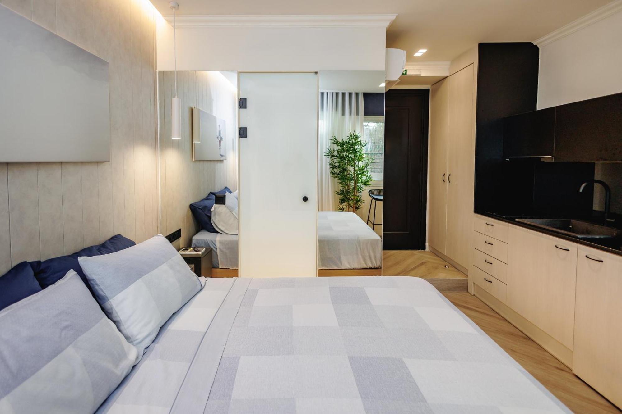 Triple A @ Trendy Psiri - Art & Nightlife Aparthotel เอเธนส์ ภายนอก รูปภาพ