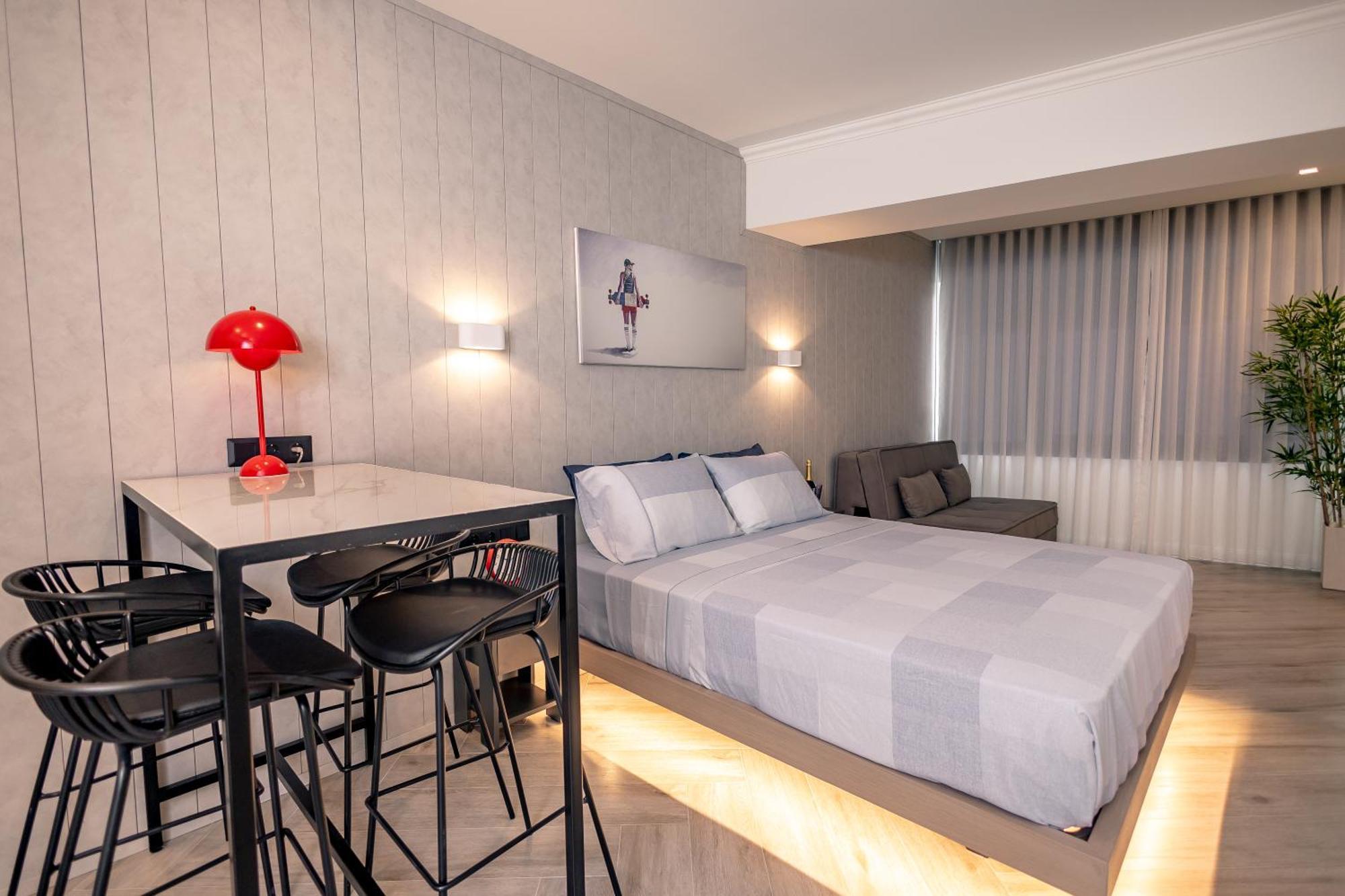 Triple A @ Trendy Psiri - Art & Nightlife Aparthotel เอเธนส์ ภายนอก รูปภาพ