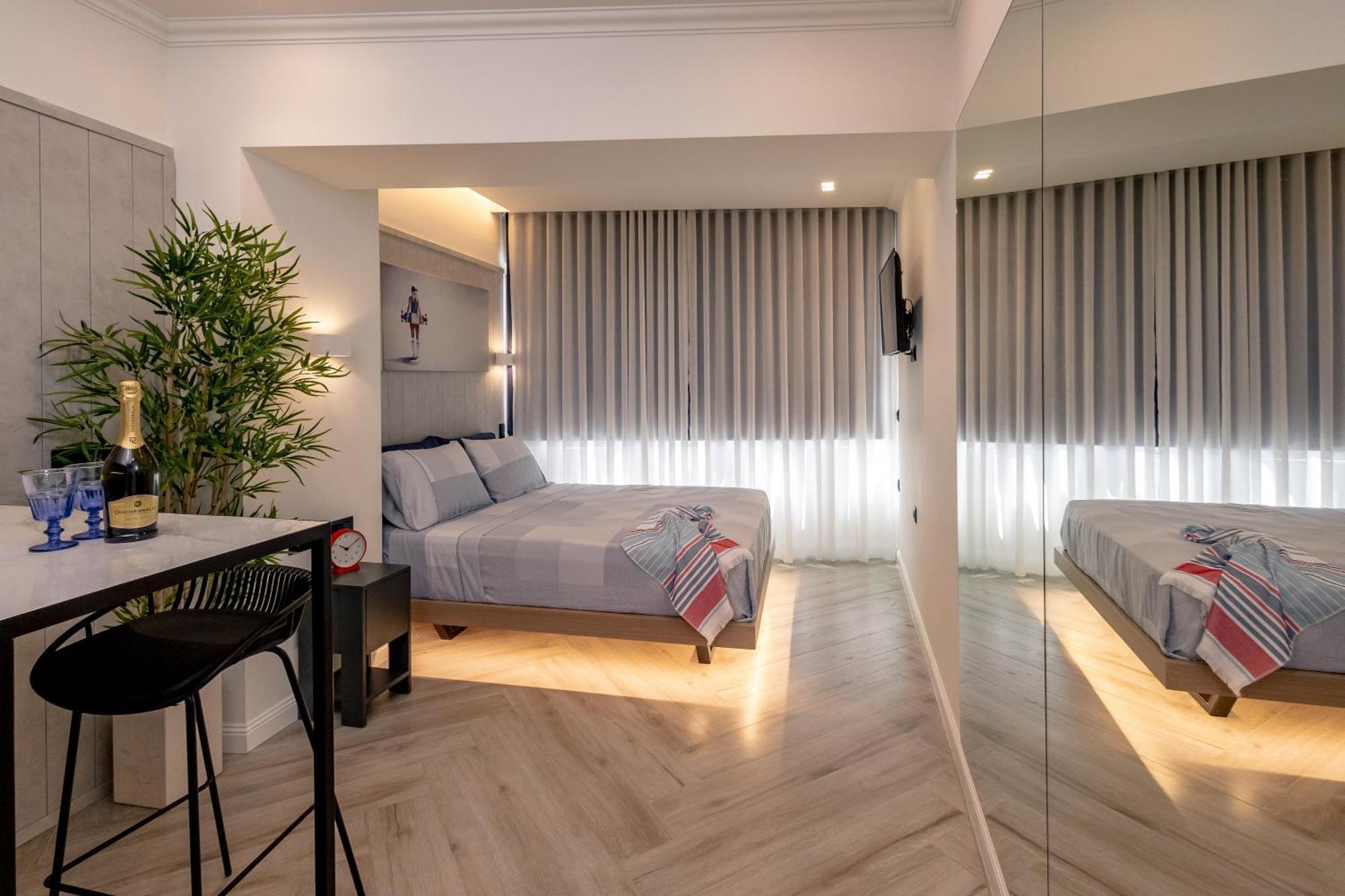 Triple A @ Trendy Psiri - Art & Nightlife Aparthotel เอเธนส์ ภายนอก รูปภาพ