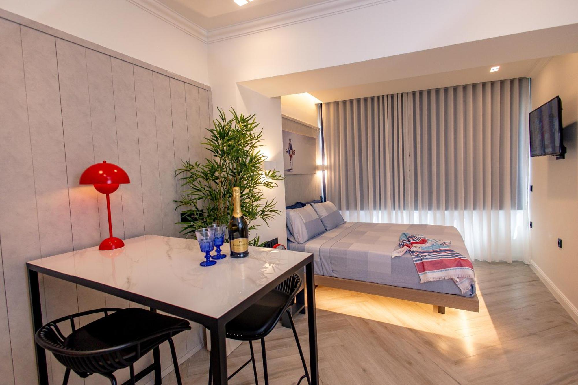 Triple A @ Trendy Psiri - Art & Nightlife Aparthotel เอเธนส์ ภายนอก รูปภาพ